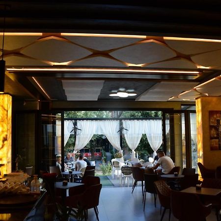 Royal Hotel Peshkopi Albania Exteriér fotografie