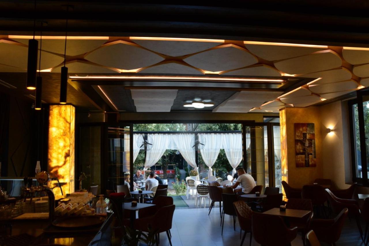 Royal Hotel Peshkopi Albania Exteriér fotografie
